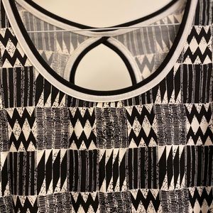 Max Studio simple dress: bold black & white geometric design with stretch! - S